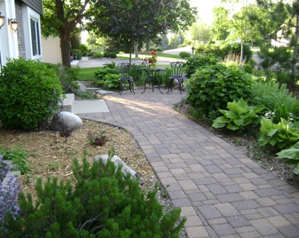 Simple backyard landscaping: Deal with your small backyard 